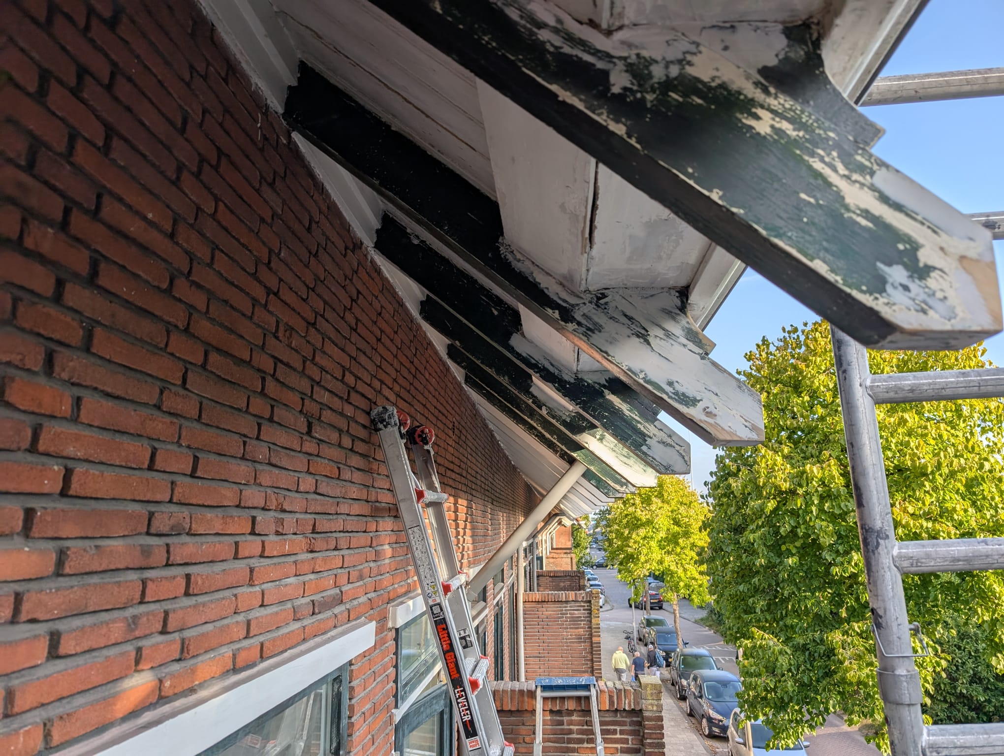 Professioneel schilderwerk in uitvoering